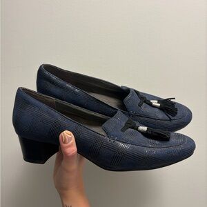 AEROSOLE Black & Navy Plaid Tassel Pump